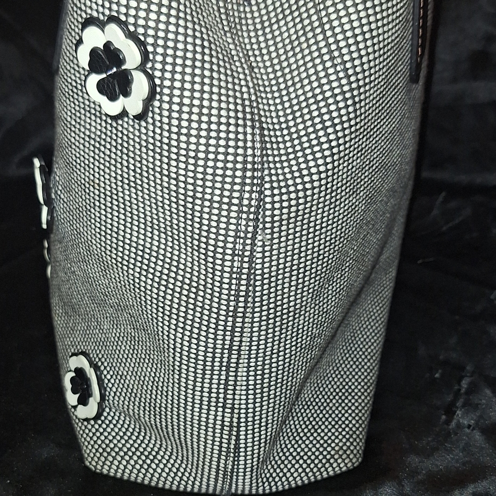 kate spade Black and White Floral Appliqué Tote - Picture 6 of 16